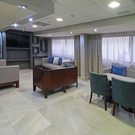 Hampton Inn Monterrey-Airport Apodaca Екстер'єр фото