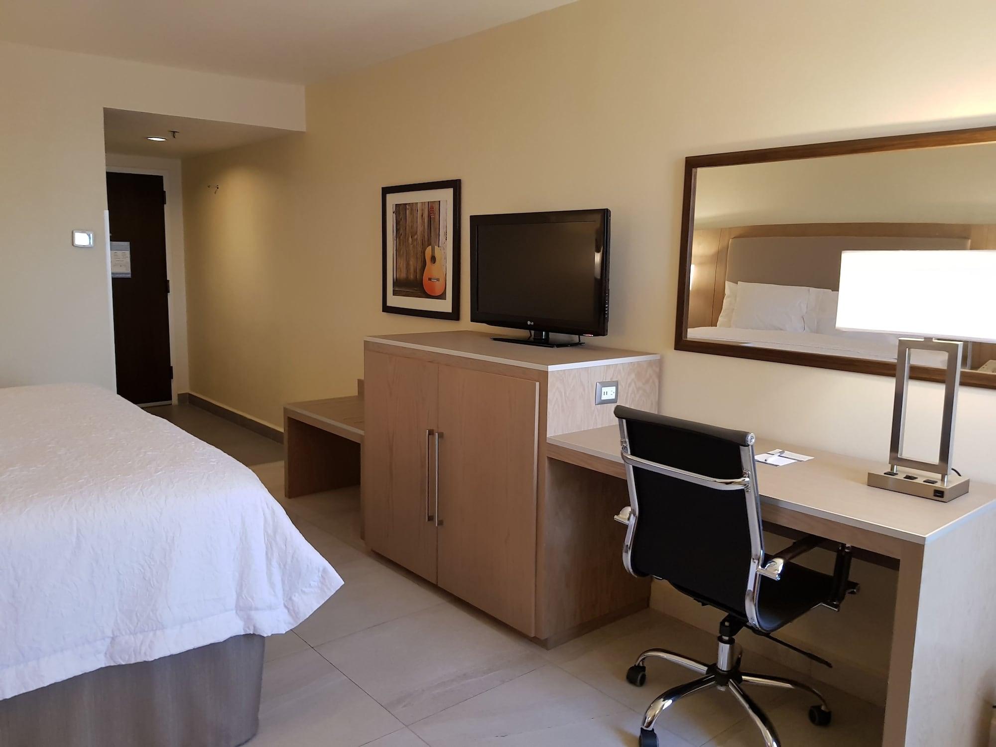 Hampton Inn Monterrey-Airport Apodaca Екстер'єр фото