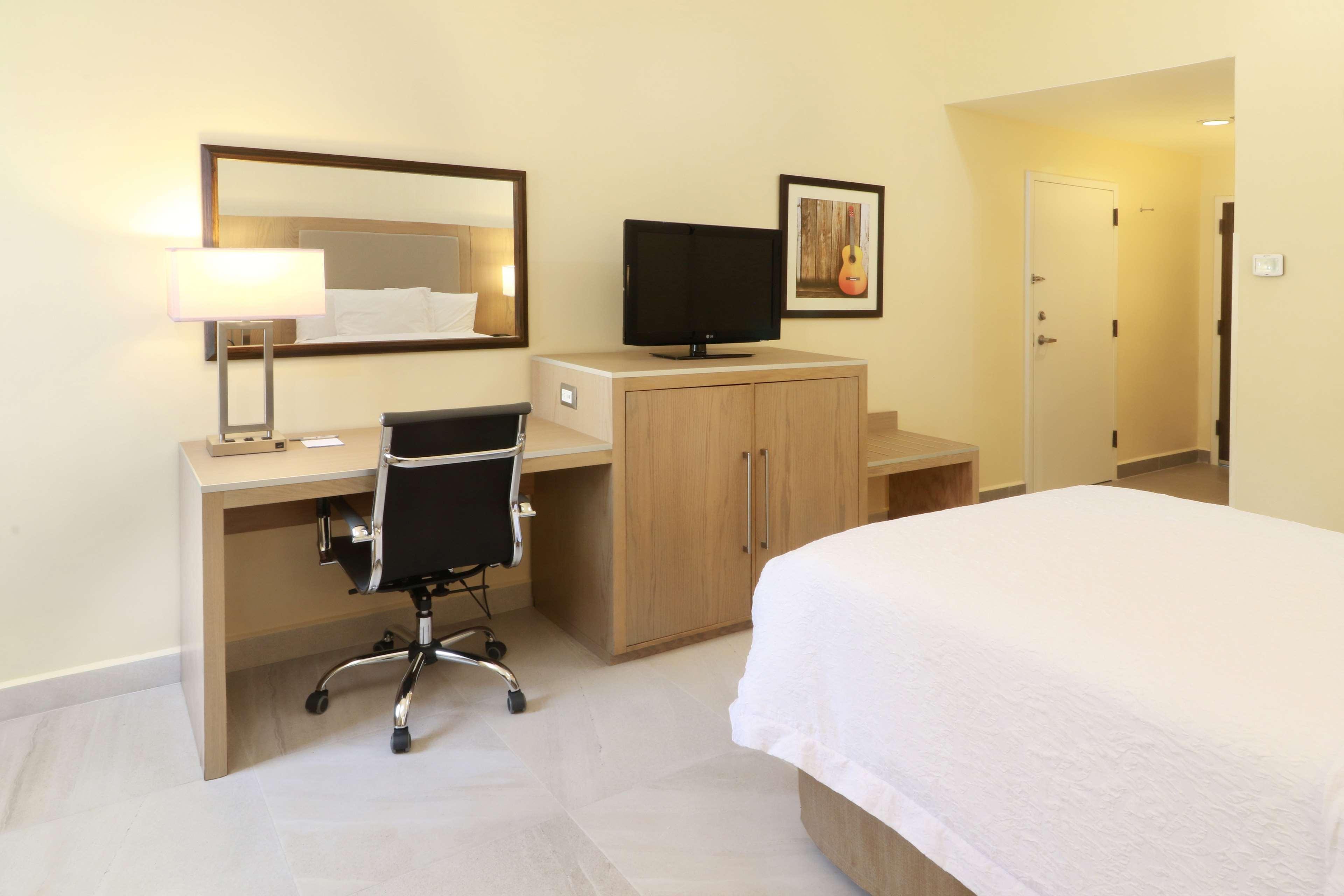Hampton Inn Monterrey-Airport Apodaca Екстер'єр фото