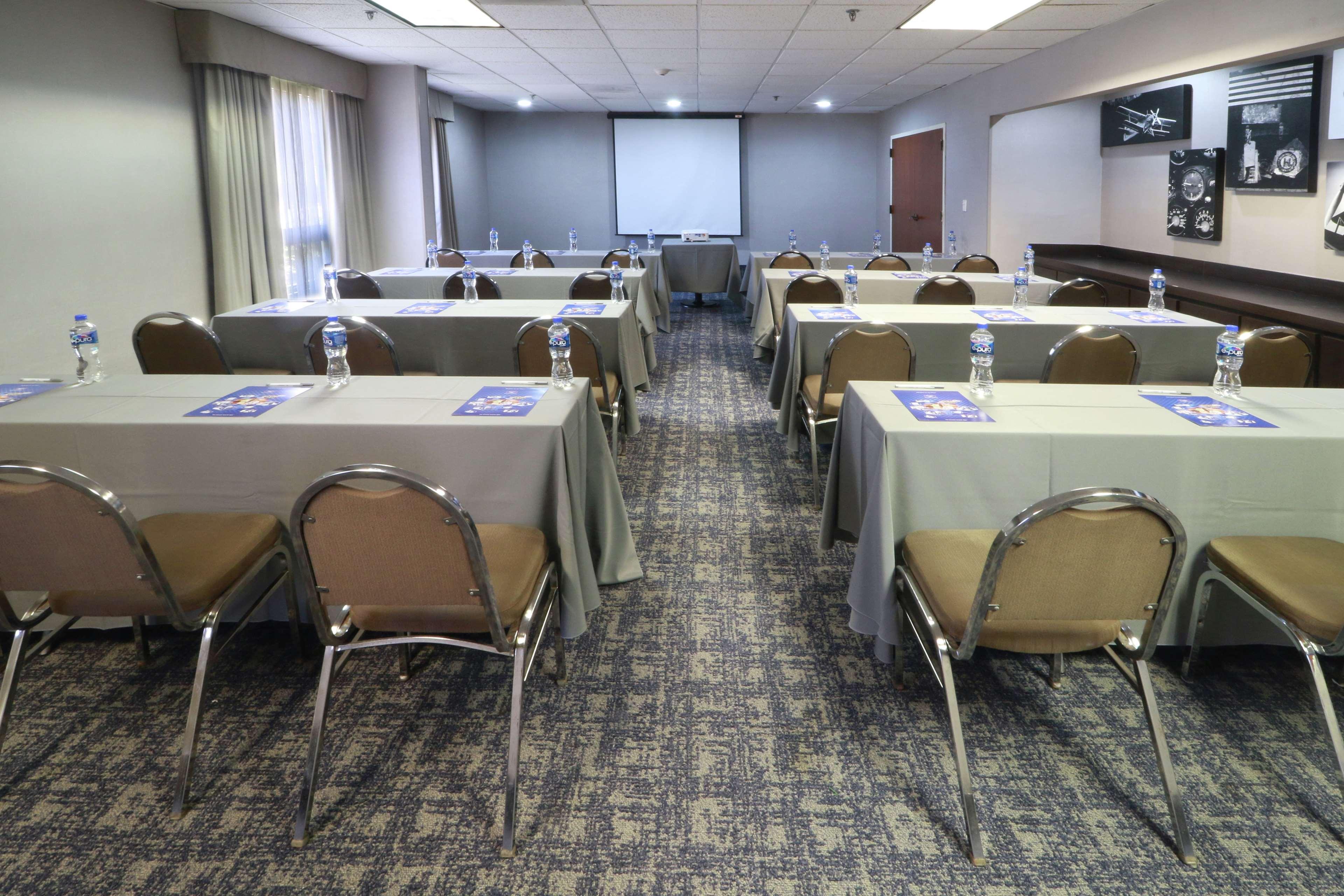 Hampton Inn Monterrey-Airport Apodaca Екстер'єр фото