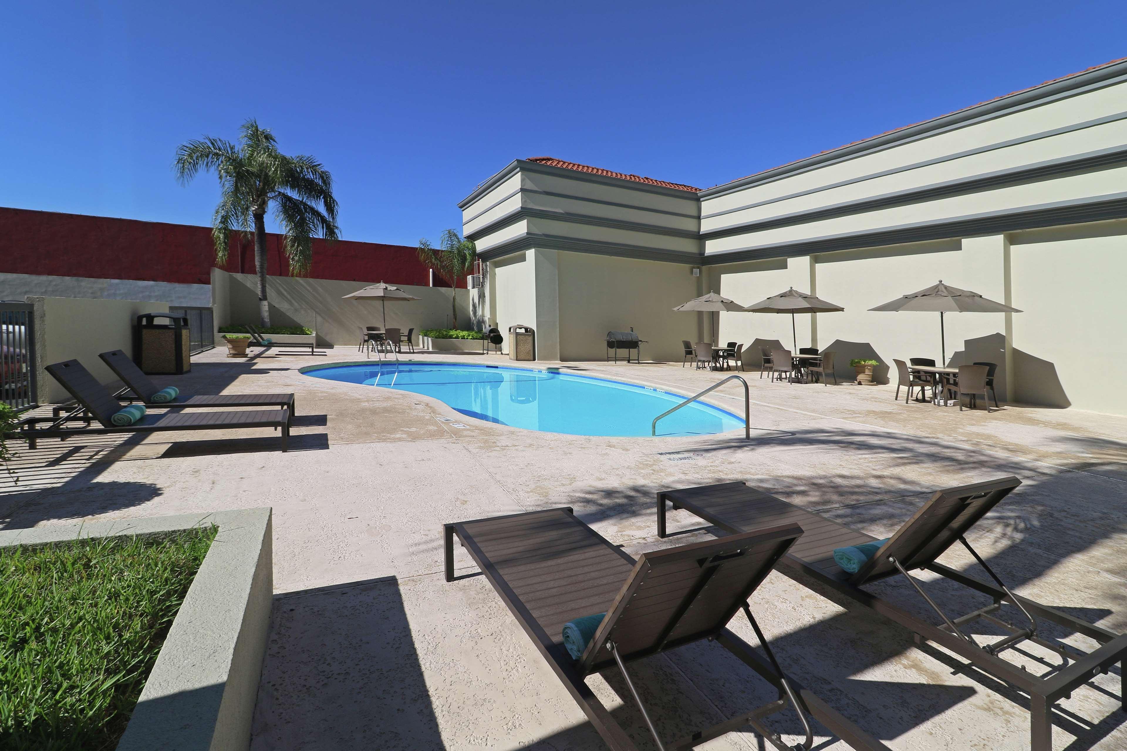 Hampton Inn Monterrey-Airport Apodaca Екстер'єр фото