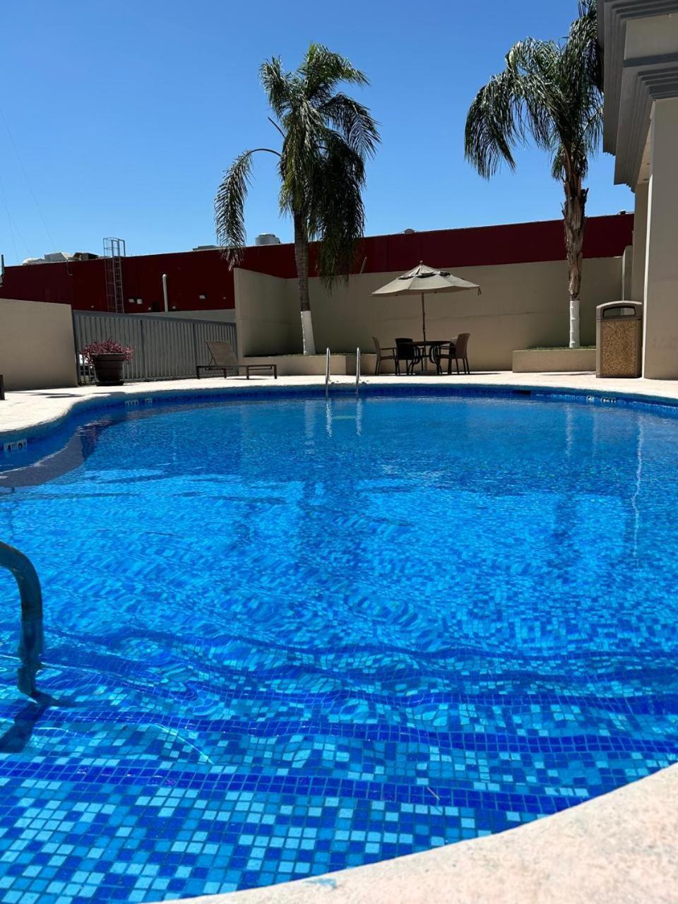 Hampton Inn Monterrey-Airport Apodaca Екстер'єр фото