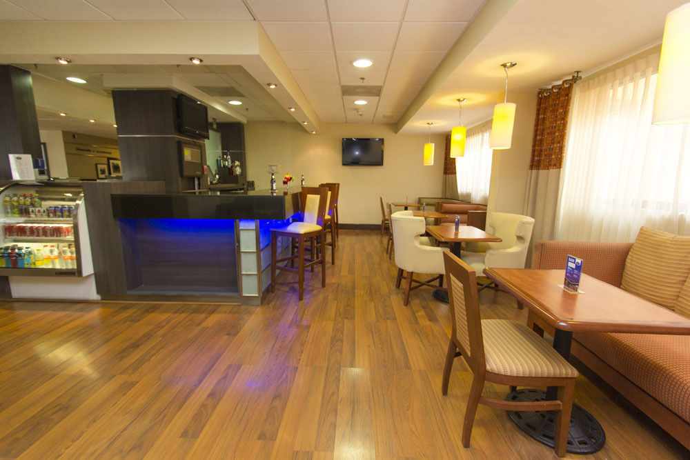 Hampton Inn Monterrey-Airport Apodaca Екстер'єр фото