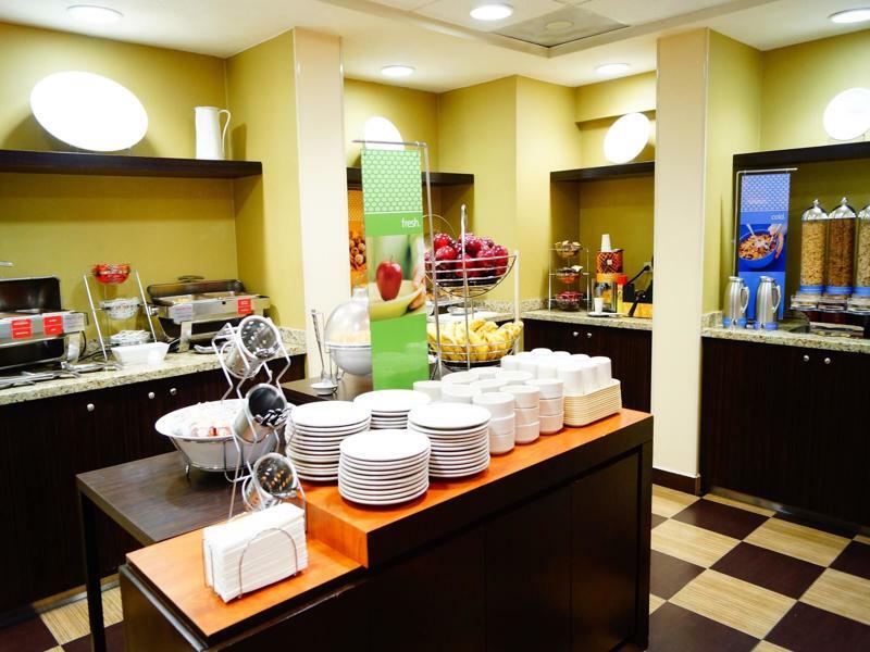 Hampton Inn Monterrey-Airport Apodaca Екстер'єр фото